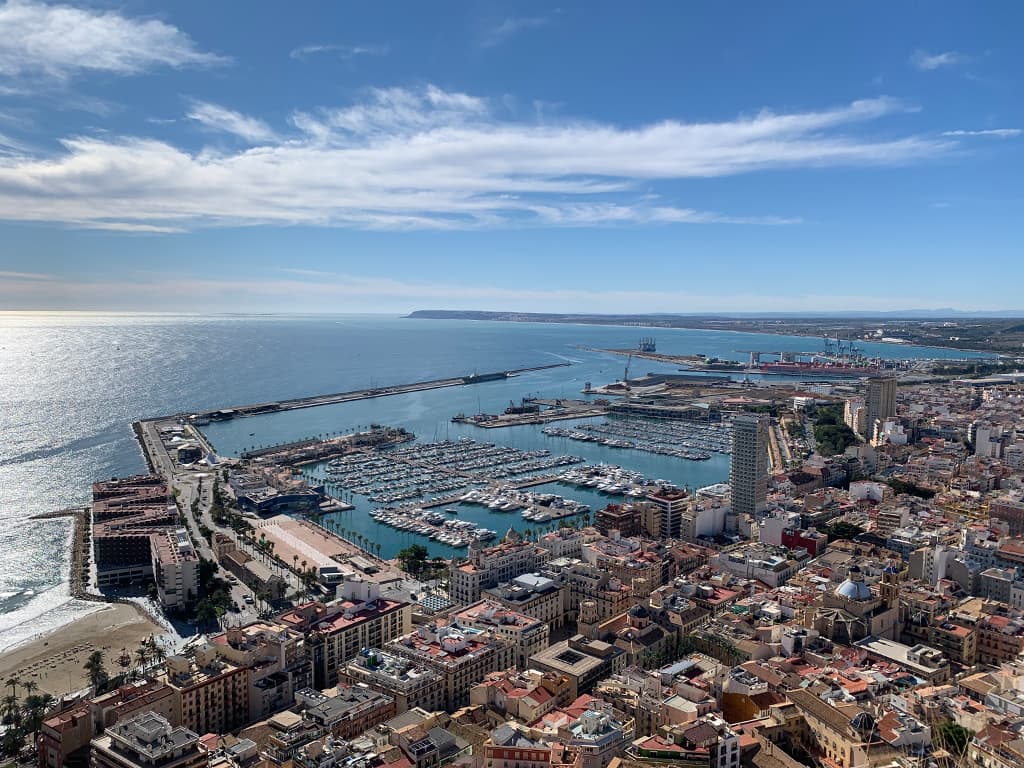 Vue sur le port de Alicante